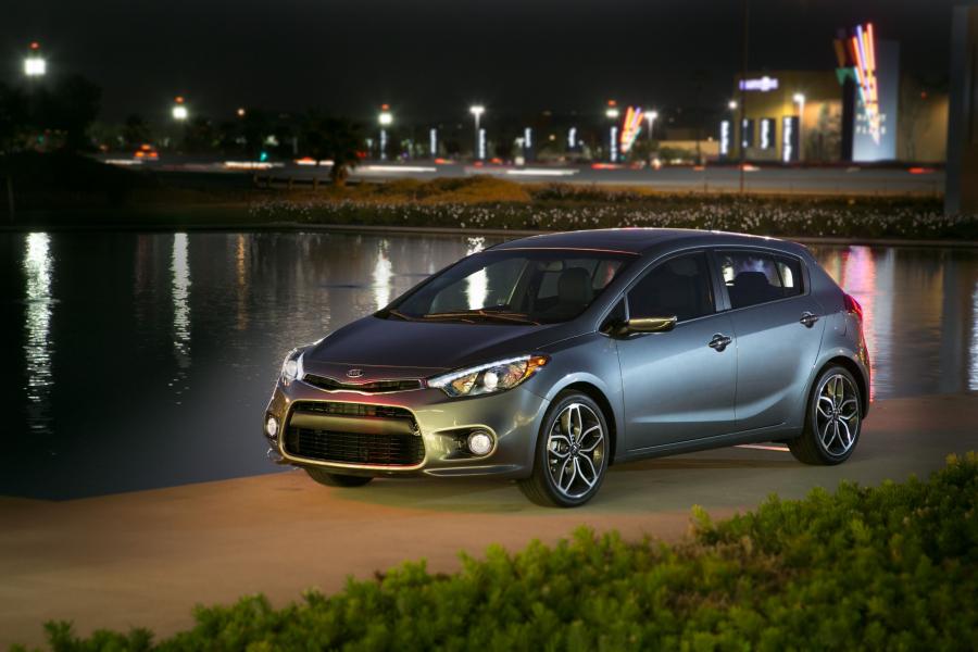  Kia Forte 2013 года  (фото 40 из 62)